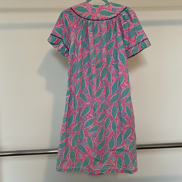 Funky 80s Leaf and Swirl Pattern Muumuu - Picture 6 of 6